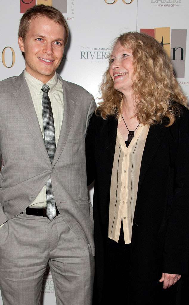 Mia Farrow, Ronan Farrow